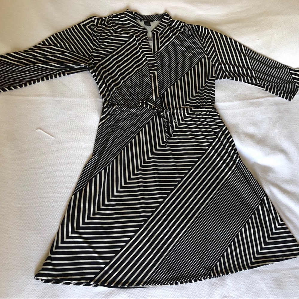 Dress with 3/4 length sleeves